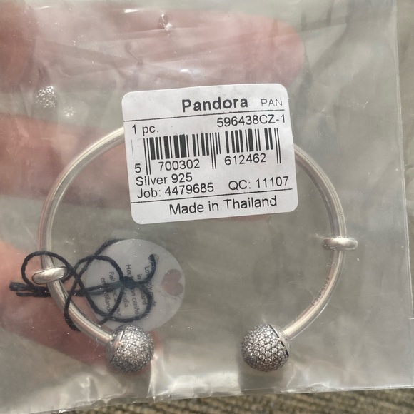 NWT Pandora Charm Carrier Moments Silver
Pave Bangle Bracelet w/ 2 Stoppers Sz 1 - Picture 4 of 13